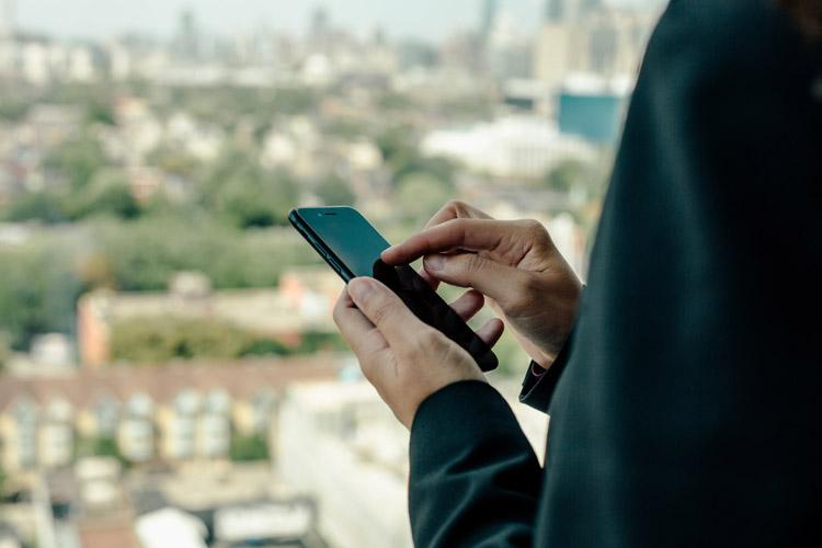 Mobile news app provides one click to breaking news 24/7
